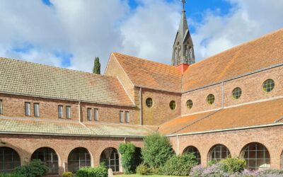 RETIRO DEL OBISPO A LOS MONJES.