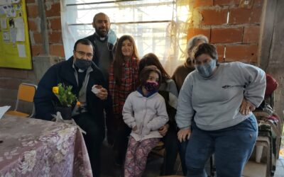 EL OBISPO VISITÓ EL GALPÓN DE TERESA.