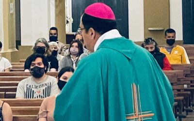 REUNIÓN DEL OBISPO CON JÓVENES EN NECOCHEA.