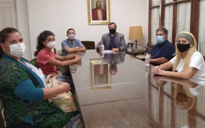 EL OBISPO RECIBIÓ A VECINOS QUE DENUNCIAN CONTAMINACIÓN EN EL AGUA.