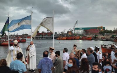 SAN SALVADOR RECORRIÓ EL PUERTO EN UNA EMOTIVA PROCESIÓN. MENSAJE DEL OBISPO.