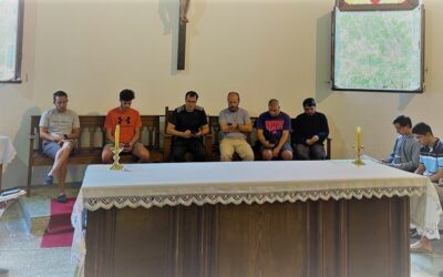 CONVIVENCIA DEL OBISPO CON SEMINARISTAS.