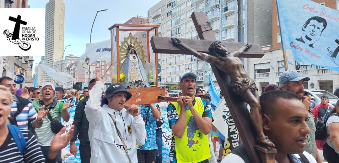 LOS HOGARES DE CRISTO LLEGARON A LA CATEDRAL.