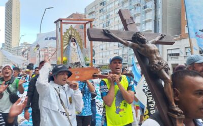 LOS HOGARES DE CRISTO LLEGARON A LA CATEDRAL.