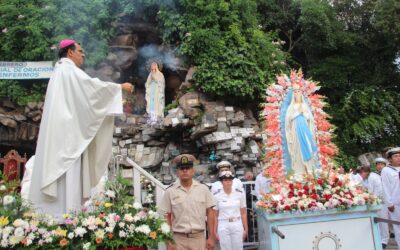 GRAN FIESTA EN EL PUERTO CON LA VIRGEN DE LOURDES.