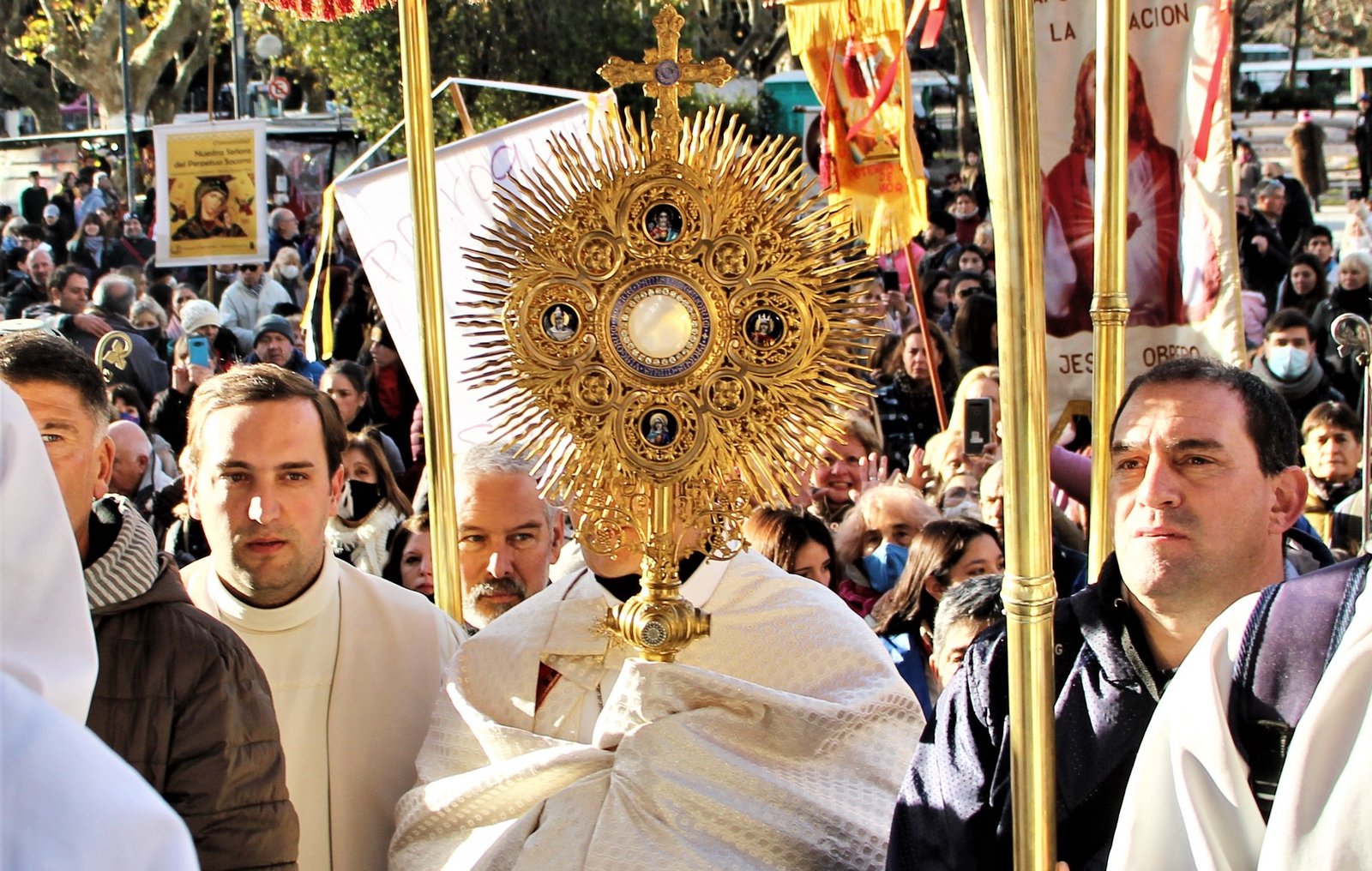 SÁBADO DE CORPUS CHRISTI: MISA Y PROCESIÓN. - Diócesis de Mar del Plata