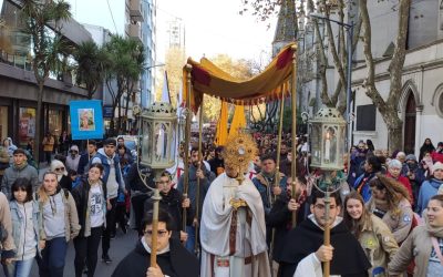 MAR DEL PLATA CELEBRÓ EL MISTERIO DE LA EUCARISTÍA EN LAS CALLES DE LA CIUDAD.
