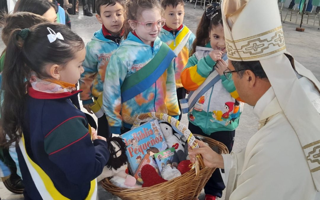 EL OBISPO INAUGURÓ GIMNASIO EN GESELL.