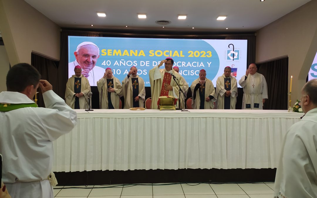 MISA POR LOS 40 AÑOS DE LA DEMOCRACIA Y 10 AÑOS DE FRANCISCO.