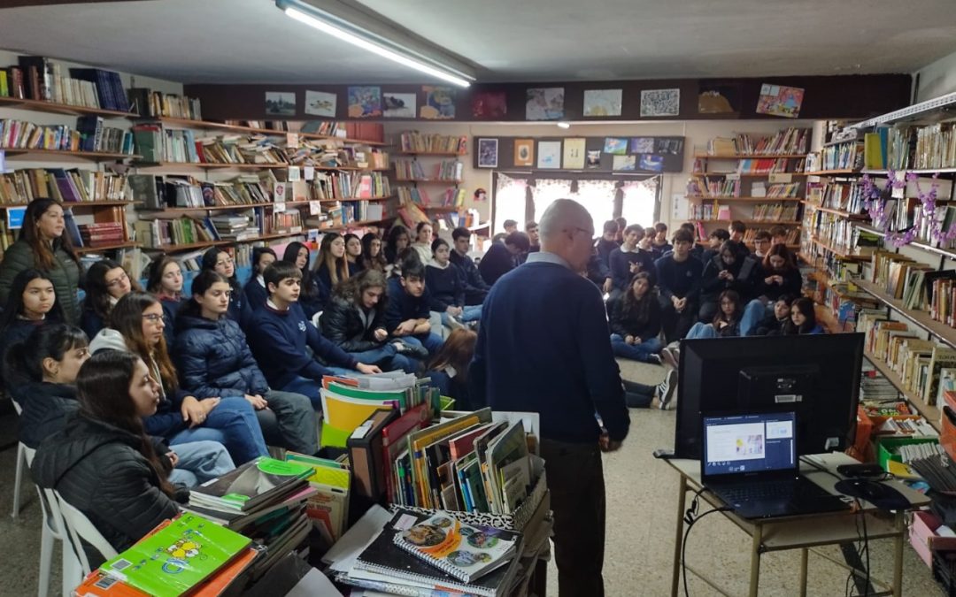 LA UNIVERSIDAD Y LOS COLEGIOS SECUNDARIOS.