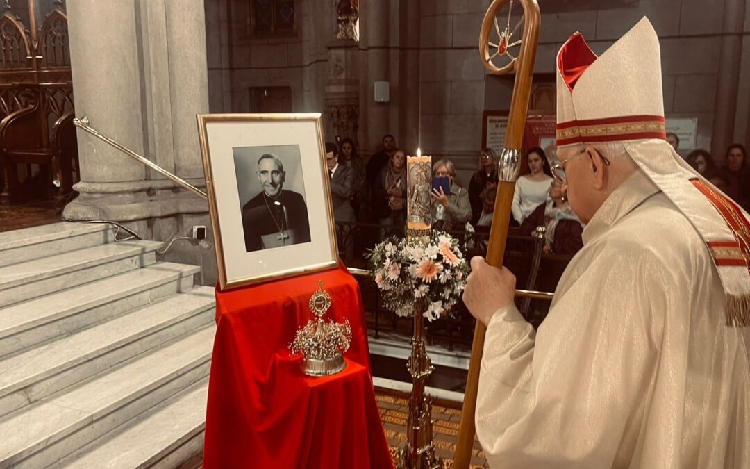 INTENSA ACTIVIDAD DEL CARDENAL VÉRGEZ EN LA DIÓCESIS.