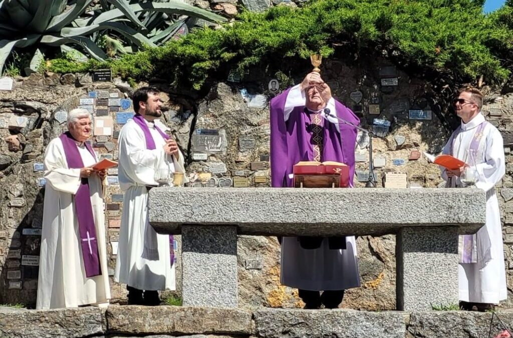 La diócesis de Mar del Plata peregrinó al Calvario de Tandil