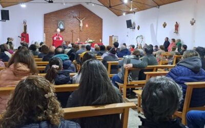 La comunidad de Santa Teresita de Necochea recibió al Administrador Apostólico