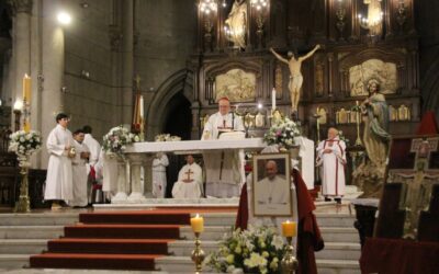 Con gran fervor, una multitud rezó por el eterno descanso del Papa en la Iglesia Catedral