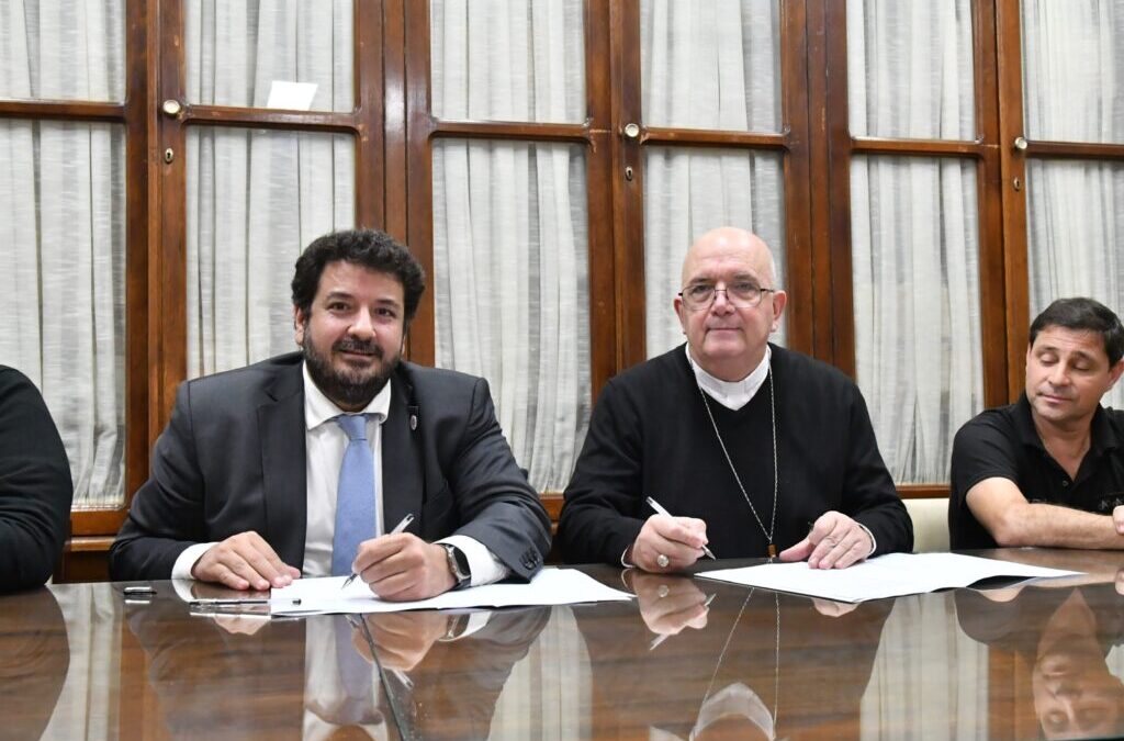 El Obispo firmó un convenio para consolidar el trabajo pastoral en el Penal de Batán
