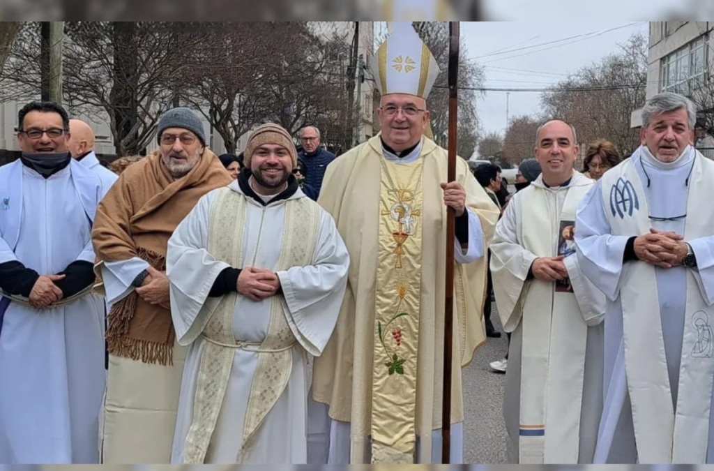 En el día de la Virgen del Carmen monseñor Giobando presidió la Fiesta Patronal de Necochea