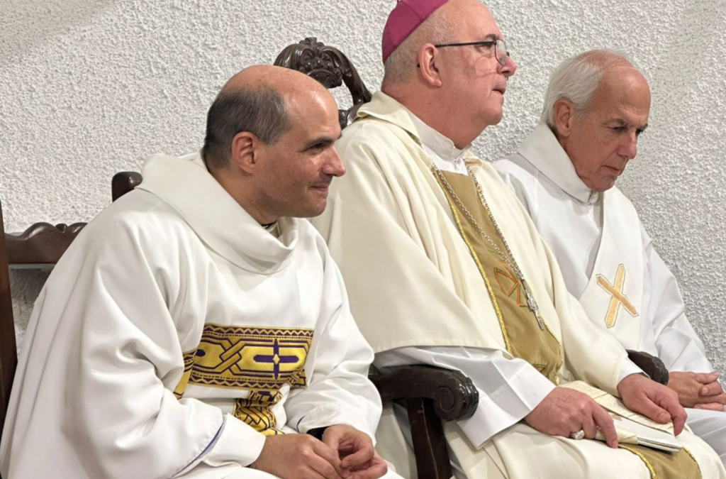 El padre Enrique Pio asumió como párroco de San Carlos Borromeo