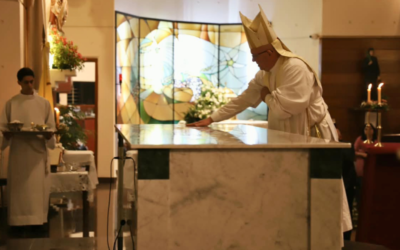 El Obispo consagró el nuevo altar de la parroquia Nuestra Señora de Fátima