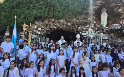 En el día de la Inmaculada, niños de distintas comunidades se consagraron a la Virgen en la Gruta de Lourdes