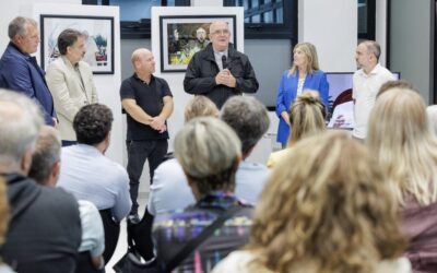 Mar Chiquita: El Obispo bendijo muestra fotográfica sobre el papa Francisco