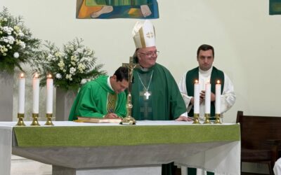 El padre Gastón Buono asumió como nuevo párroco de Nuestra Señora de la Paz de Pinamar