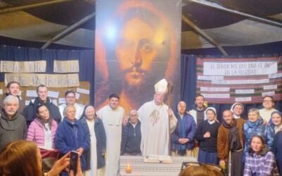 Consagrados celebraron su día junto al Obispo en la Carpa Misionera